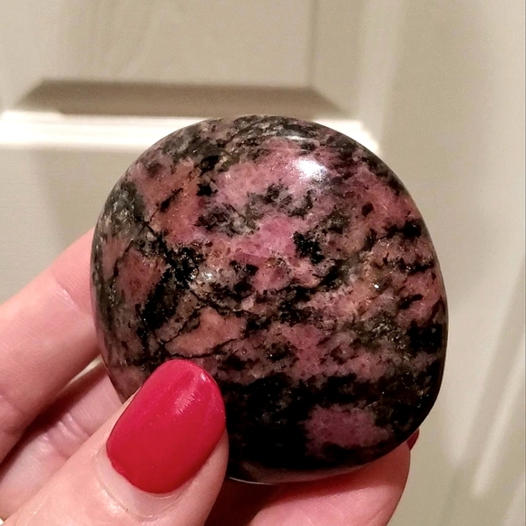 Beautiful Rhodonite Gallet/Palmstone - Picture 2 of 15